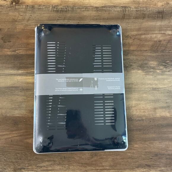 MacBook Pro 13” 2016-2020 black/gold design hardshell case - Picture 2 of 3